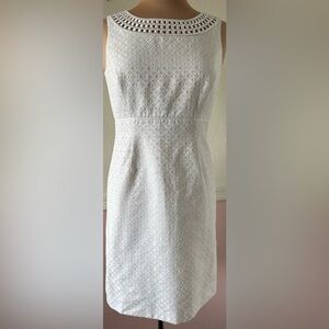 Elegant White Sleeveless Dress